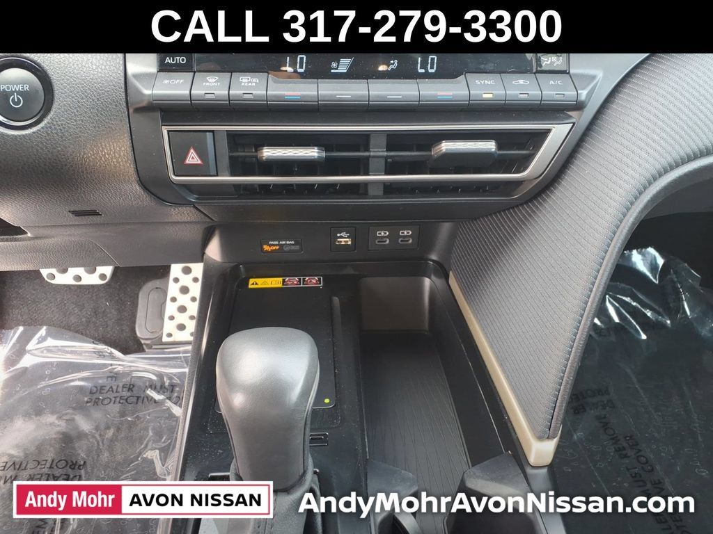 Used 2025 Toyota Camry SE FWD image 32