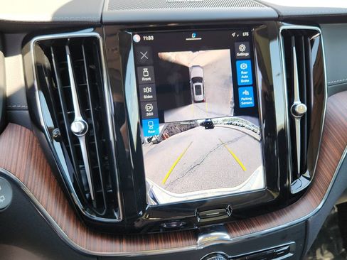 Used 2024 Volvo XC60 T8 Ultimate w/ Protection Package Premier AWD/4WD image 9