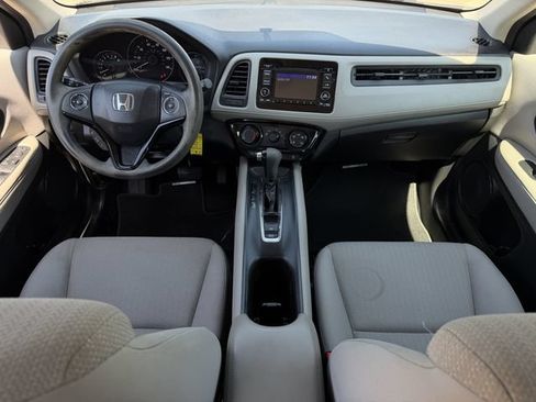 Used 2017 Honda HR-V LX image 9