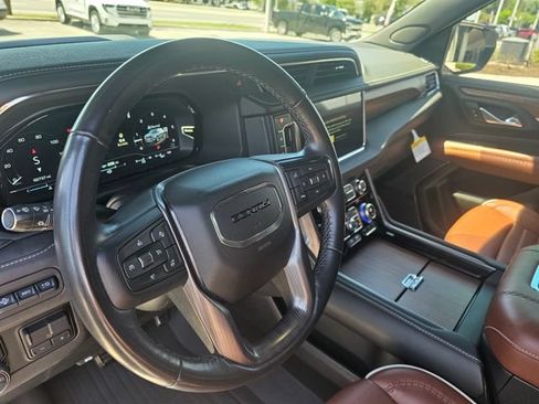 Used 2023 GMC Yukon Denali Ultimate AWD/4WD image 18