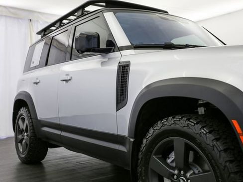 Used 2020 Land Rover Defender 110 SE AWD/4WD image 34