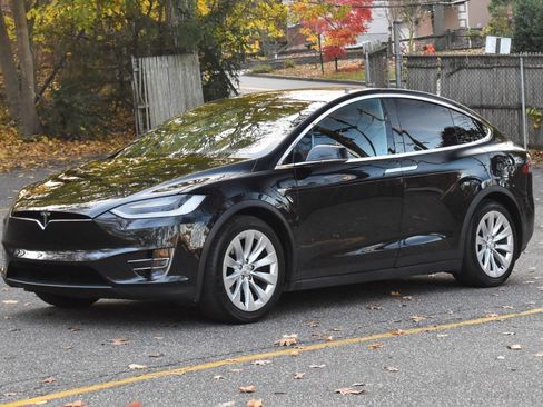 Used 2018 Tesla Model X 75D image 2