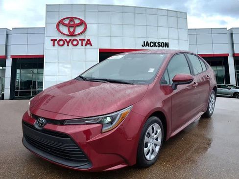 Certified 2025 Toyota Corolla LE image 1