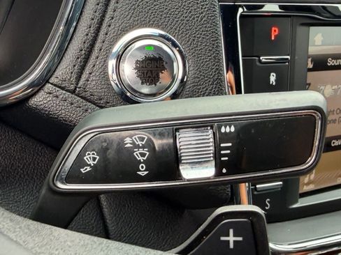Used 2017 Lincoln Continental Premiere FWD image 28
