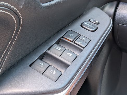 Used 2015 Toyota Camry XLE w/ Moonroof Package FWD image 21
