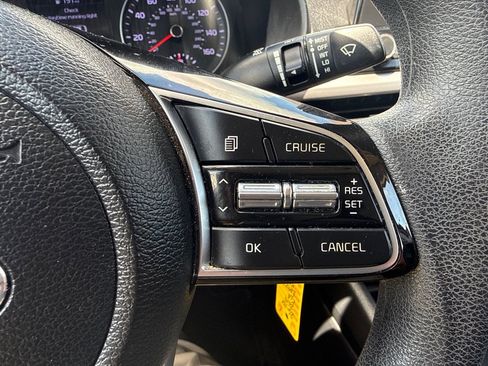 Used 2019 Kia Forte LXS FWD image 13