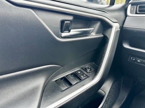 Used 2020 Toyota RAV4 XLE AWD/4WD image 31