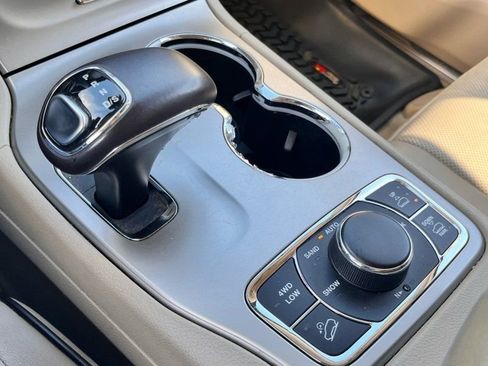 Used 2014 Jeep Grand Cherokee Overland image 18