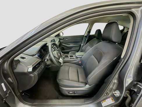 Used 2025 Nissan Altima 2.5 SV FWD image 13