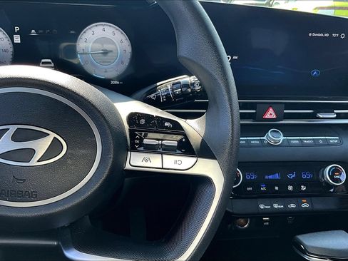 Used 2024 Hyundai Elantra SEL FWD image 12