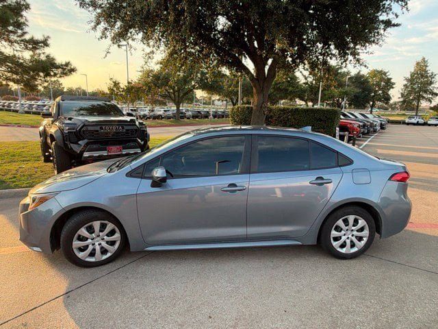 Used 2023 Toyota Corolla LE FWD image 3