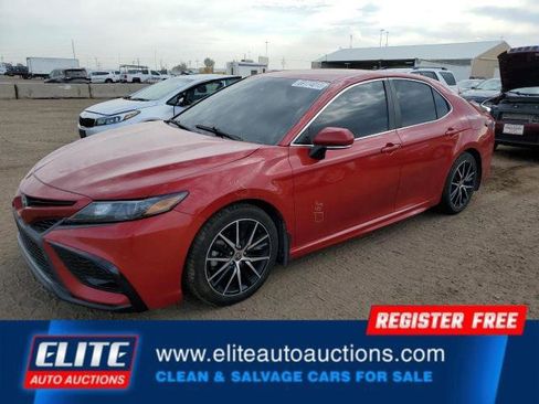 Used 2021 Toyota Camry SE w/ Cold Weather Package image 2