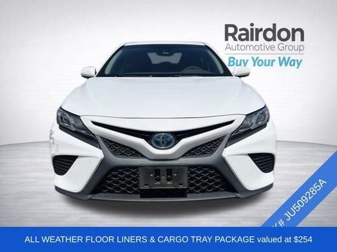 Used 2018 Toyota Camry SE FWD image 2