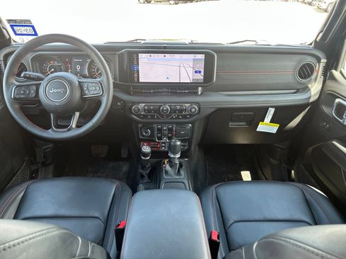 Used 2024 Jeep Wrangler Unlimited Rubicon AWD/4WD image 13