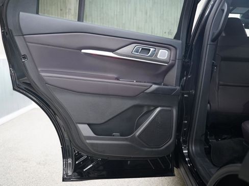Used 2025 Ford Explorer Platinum RWD image 35