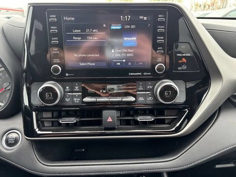 Used 2021 Toyota Highlander LE AWD/4WD image 8
