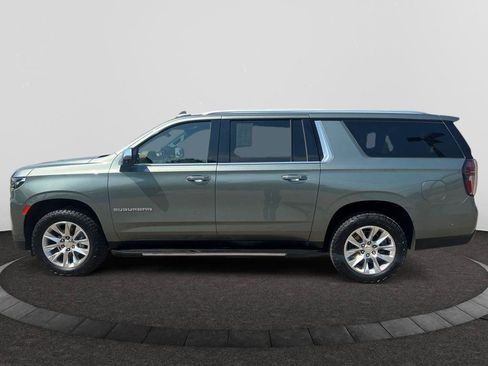 Used 2023 Chevrolet Suburban Premier w/ Advanced Technology Package AWD/4WD image 2