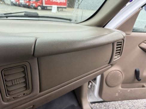 Used 2001 Chevrolet Silverado 1500 2WD Extended Cab w/ Exterior Appearance Pkg image 14