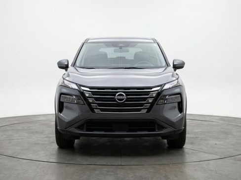 Used 2025 Nissan Rogue SV AWD/4WD image 2