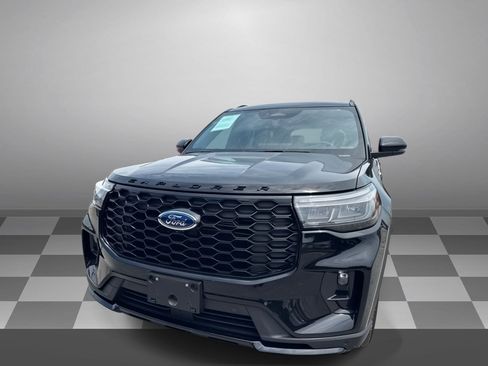 Used 2025 Ford Explorer ST-Line AWD/4WD image 2
