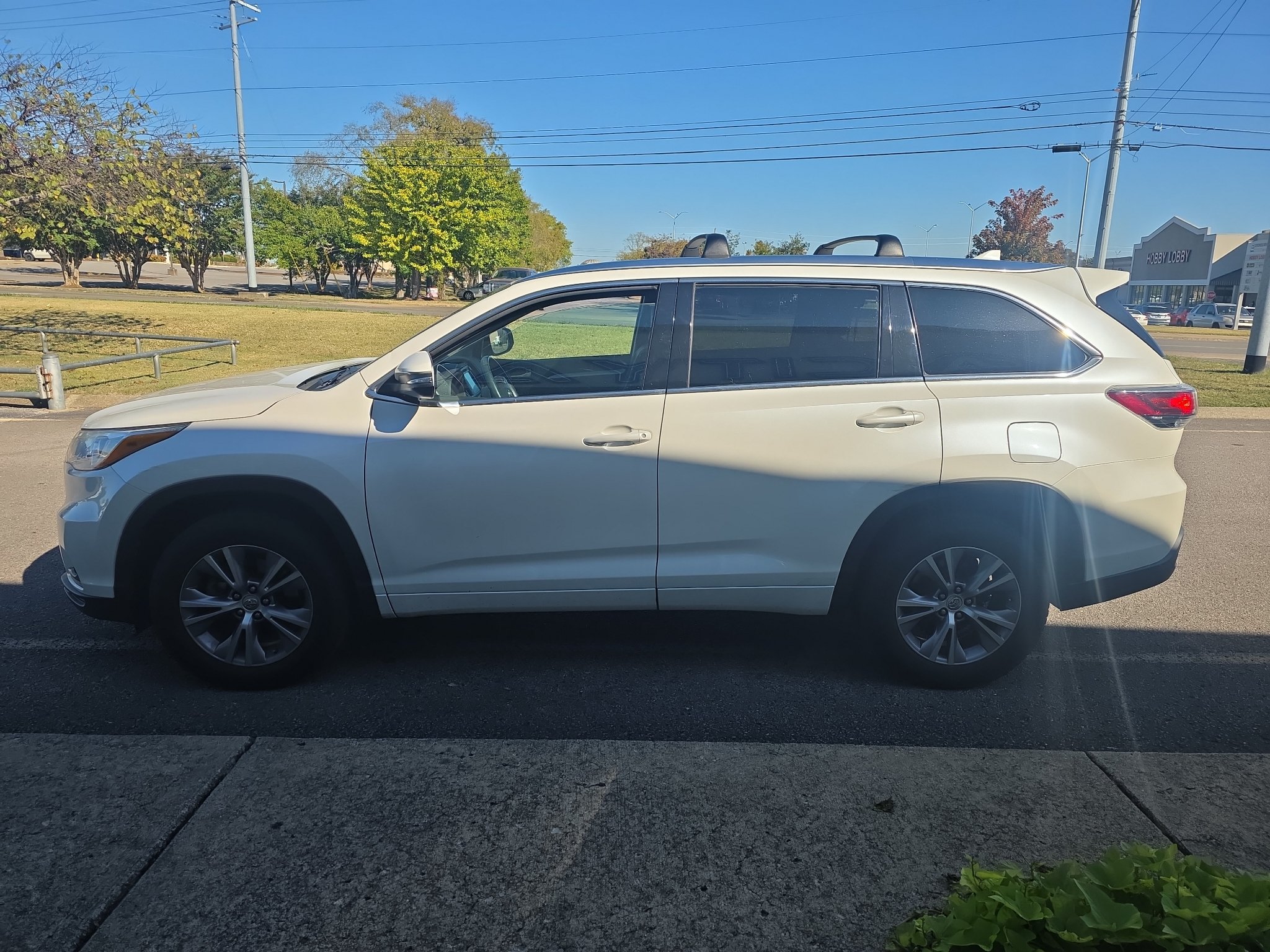 Used 2015 Toyota Highlander XLE FWD image 6