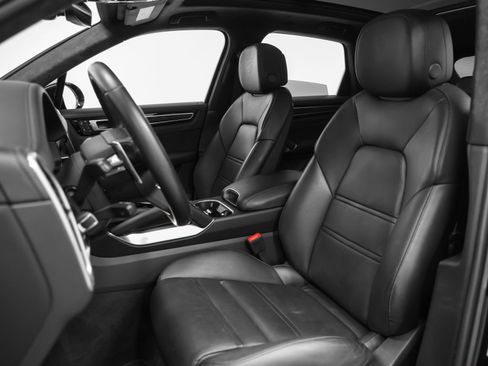 Certified 2023 Porsche Cayenne Turbo S AWD/4WD image 5