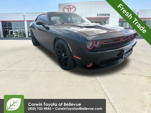 Used 2016 Dodge Challenger SXT w/ Driver Convenience Group RWD image 1