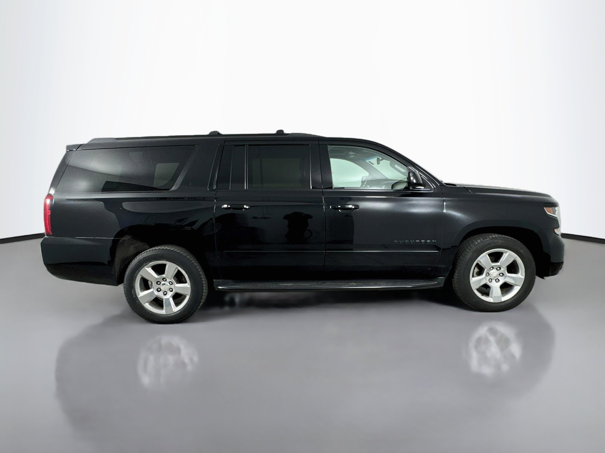 Used 2018 Chevrolet Suburban Premier w/ RST Edition AWD/4WD image 8
