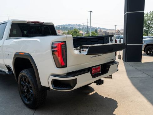 Used 2024 GMC Sierra 2500 AT4 w/ AT4 Premium Plus Package AWD/4WD image 35
