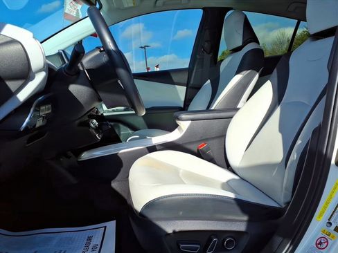 Used 2018 Toyota Prius Four image 14