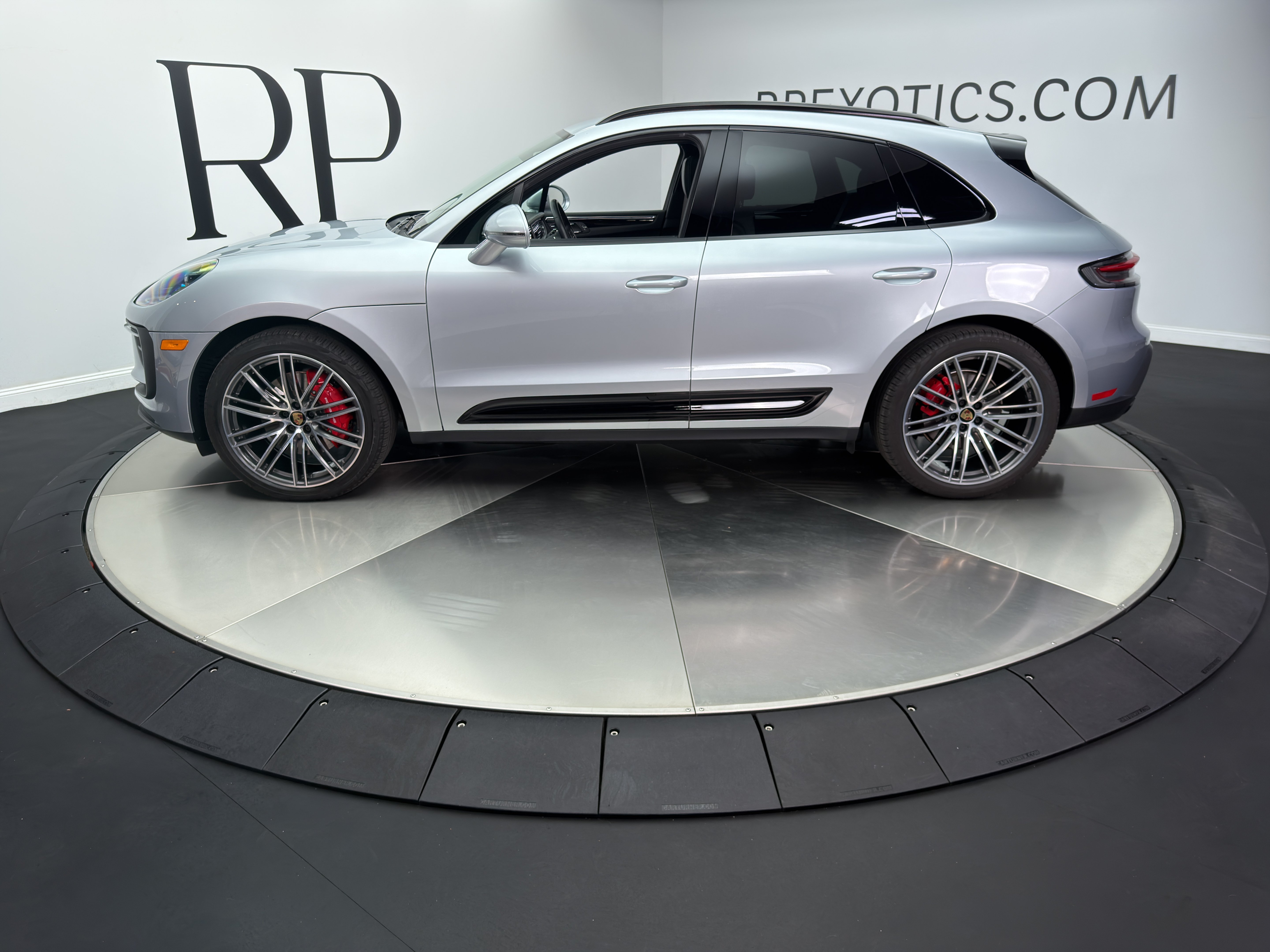 Used 2025 Porsche Macan S AWD/4WD image 3