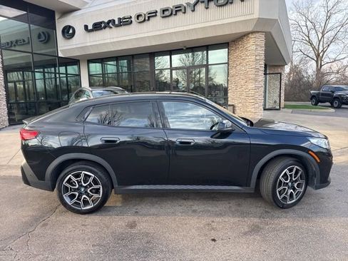 Used 2025 BMW X2 xDrive28i AWD/4WD image 2