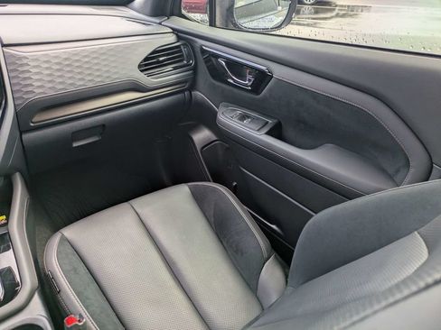 Certified 2025 Subaru Forester Touring w/ Popular Package - Touring AWD/4WD image 19