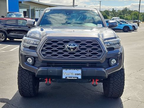 Used 2022 Toyota Tacoma TRD Off-Road w/ Technology Package AWD/4WD image 9
