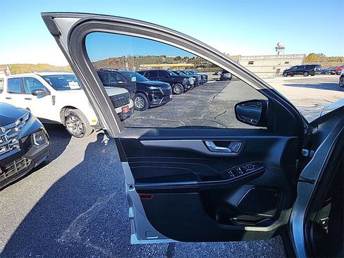 Used 2022 Ford Escape SEL image 12