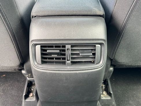 Used 2018 Honda CR-V LX image 7