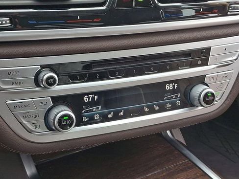 Used 2020 BMW 750i xDrive 750i xDrive image 19