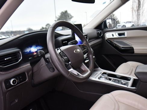 Used 2023 Ford Explorer Platinum w/ Technology Package image 11