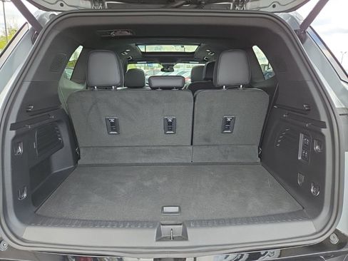 Used 2025 Buick Enclave Sport Touring w/ Power Package AWD/4WD image 8