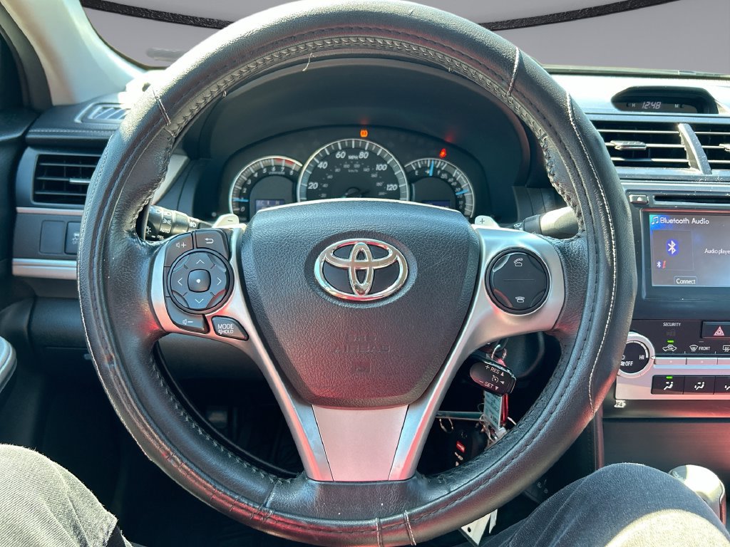 Used 2014 Toyota Camry SE FWD image 14