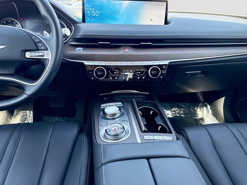 Used 2024 Genesis G80 image 18