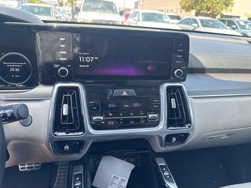 Used 2023 Kia Sorento SX Prestige w/ Panoramic Sunroof Package AWD/4WD image 8