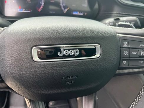Used 2025 Jeep Grand Cherokee L Altitude AWD/4WD image 32