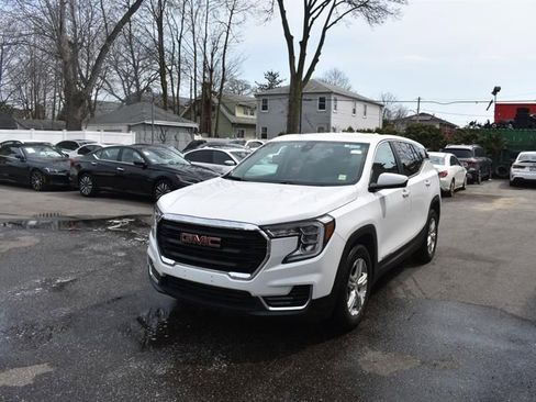 Used 2024 GMC Terrain SLE AWD/4WD image 3