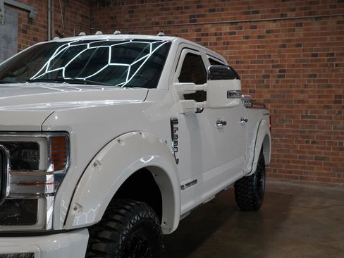 Used 2020 Ford F350 Platinum w/ FX4 Off-Road Package image 19
