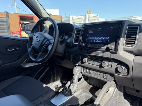 Used 2024 Nissan Frontier SV w/ SV Convenience Package RWD image 16