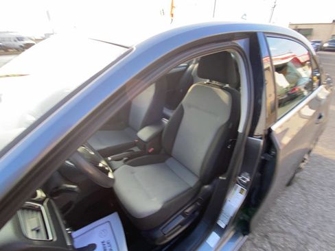 Used 2017 Volkswagen Jetta S w/ Jetta S Cold Weather Package image 11