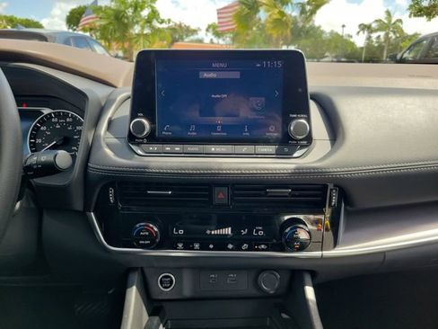 Used 2022 Nissan Rogue SV FWD image 23