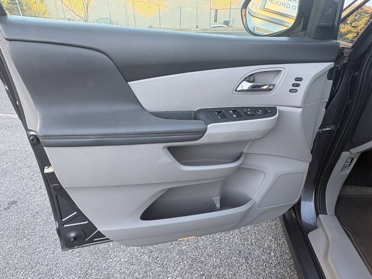 Used 2016 Honda Odyssey Touring Elite image 11