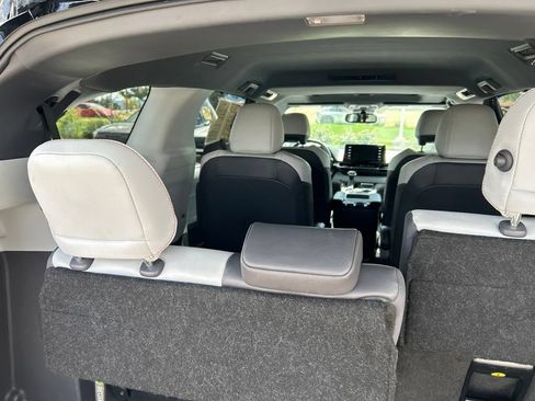 Used 2023 Toyota Sienna XSE w/ XSE Plus Package AWD/4WD image 18